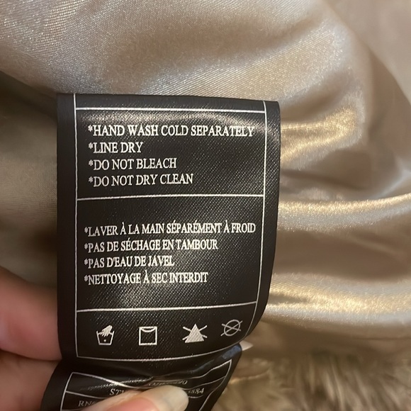 Faux fur vest w/pockets (belt not included) - Picture 9 of 11